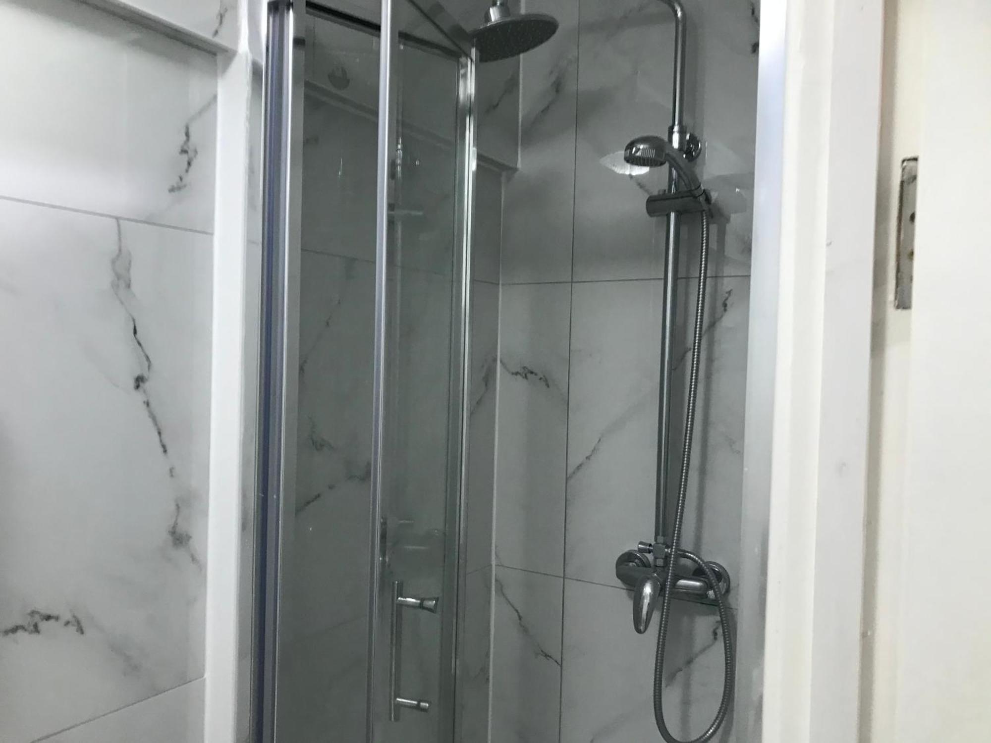 Ensuite With Kitchen Ext Large Room With Balcony In Zone 2 Λονδίνο Εξωτερικό φωτογραφία